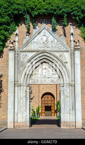 Basilica di San Giovanni Evangelista, Hauptfassade. Ravenna, Emilia-Romagna. Italien. Stockfoto