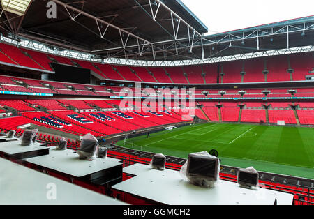 London, Großbritannien - Mai 2016: Blick auf Wembley-Stadion von den Kommentatoren-Tribüne Stockfoto