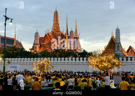 Abend-Blick zum Wat Phra Kaeo, Bangkok, Thailand Stockfoto