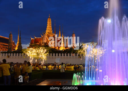 Abend-Blick zum Wat Phra Kaeo, Bangkok, Thailand Stockfoto