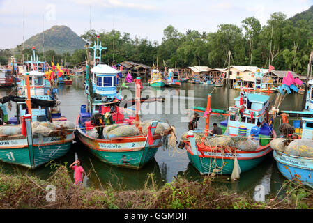 Fischer in Ban Krut in der Nähe von Bang Saphan, Golf von Thailand, Zentrum-Thailand, Thailand Stockfoto