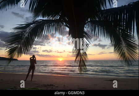 Sonnenuntergang am langen Chao Strand, Insel Kut, Golf von Thailand, Thailand Stockfoto