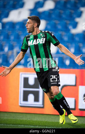 Reggio Emilia, Italien. 4. August 2016. Domenico Berardi (Sassuolo) Fußball: Domenico Berardi von Sassuolo feiert nach ihrem 1. Tor im UEFA Europa League dritte Qualifying Runde 2. Bein Match zwischen uns Sassuolo 3-0 FC Luzern bei Mapei-Stadion - Citta del Tricolore in Reggio Emilia, Italien. © Maurizio Borsari/AFLO/Alamy Live-Nachrichten Stockfoto