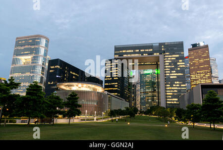 Hong Kong, Hong Kong SAR, China. 21. Sep, 2015. Die Lichter der Skyline von LegCo Komplex; Hong Kong gesetzgebenden Rat und Regierungsgebäude am Tamar Park Admiralität © Jayne Russell/ZUMA Draht/Alamy Live News Stockfoto