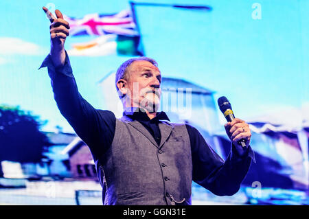 Belfast, Nordirland. 5. August 2016 - führt Belfast Komiker Jake O'Kane bei der jährlichen Feile eine Phobail Comedy Nacht. Bildnachweis: Stephen Barnes/Alamy Live-Nachrichten Stockfoto