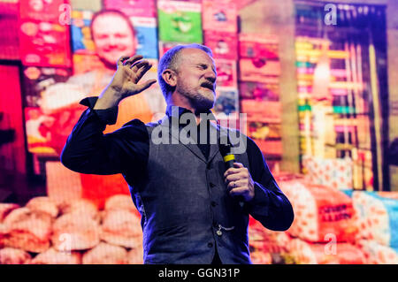 Belfast, Nordirland. 5. August 2016 - spricht Belfast Komiker Jake O'Kane über die scharfe Sandwich-Shop eröffnet in Belfast, als er bei der jährlichen Feile eine Phobail Comedy Nacht führt. Bildnachweis: Stephen Barnes/Alamy Live-Nachrichten Stockfoto