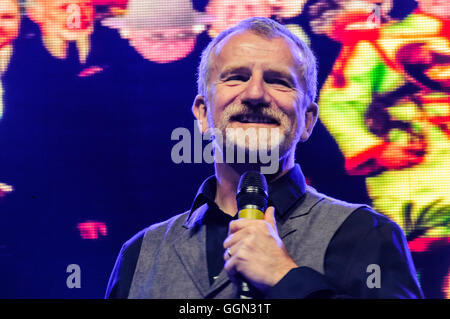 Belfast, Nordirland. 5. August 2016 - führt Belfast Komiker Jake O'Kane bei der jährlichen Feile eine Phobail Comedy Nacht. Bildnachweis: Stephen Barnes/Alamy Live-Nachrichten Stockfoto