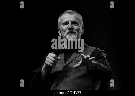 Belfast, Nordirland. 5. August 2016 - führt Belfast Komiker Jake O'Kane bei der jährlichen Feile eine Phobail Comedy Nacht. Bildnachweis: Stephen Barnes/Alamy Live-Nachrichten Stockfoto