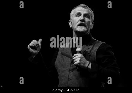Belfast, Nordirland. 5. August 2016 - führt Belfast Komiker Jake O'Kane bei der jährlichen Feile eine Phobail Comedy Nacht. Bildnachweis: Stephen Barnes/Alamy Live-Nachrichten Stockfoto