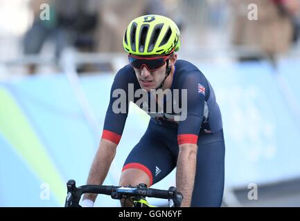Rio De Janeiro, Brasilien. 6. August 2016. Adam Yates (GBR) sieht enttäuscht, als er fertig ist. Mens-Straßenrennen. Mit dem Fahrrad. Copacabana Strand. Rio De Janeiro, Brasilien. 6. August 2016. Bildnachweis: Sport In Bilder/Alamy Live-Nachrichten Stockfoto