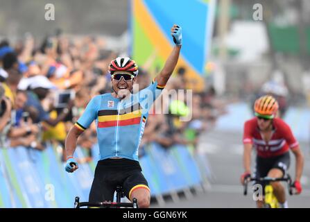 Rio De Janeiro, Brasilien. 6. August 2016. Greg van Avermaet (BEL) feiert er gewinnt. Mens-Straßenrennen. Mit dem Fahrrad. Copacabana Strand. Rio De Janeiro, Brasilien. 6. August 2016. Bildnachweis: Sport In Bilder/Alamy Live-Nachrichten Stockfoto