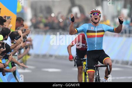 Rio De Janeiro, Brasilien. 6. August 2016. Greg van Avermaet (BEL) feiert er gewinnt. Mens-Straßenrennen. Mit dem Fahrrad. Copacabana Strand. Rio De Janeiro, Brasilien. 6. August 2016. Bildnachweis: Sport In Bilder/Alamy Live-Nachrichten Stockfoto