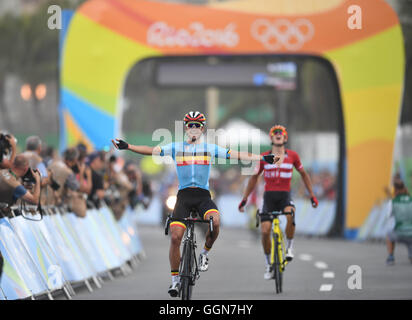 Greg Van Avermaet (160806) - RIO DE JANEIRO, 6. August 2016 (Xinhua)--Belgien feiert nach dem Radsport Straßenlauf Männer der Rio 2016 Olympischen Spiele in Rio De Janeiro, am 6. August 2016. Avermaet gewann die Goldmedaille. ? Xinhua/Li Ga? (Xr) Stockfoto