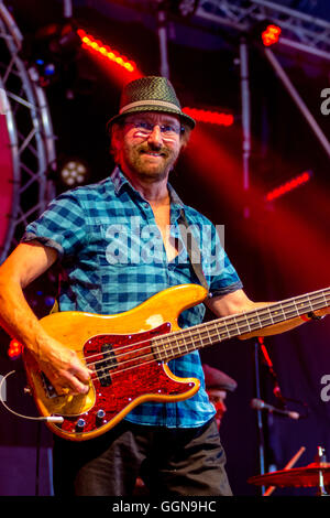 Wickham, Hampshire, UK. 6. August 2016. Chas und Dave bei Wickham Festival 2016 Credit: James Houlbrook/Alamy Live-Nachrichten Stockfoto