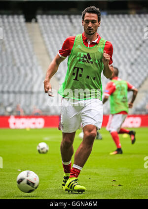 München, Deutschland. 6. August 2016. Bayern Mats Hummels besucht eine Trainingseinheit der deutschen Erstligisten Bundesligisten FC Bayern München in München, Deutschland, am 6. August 2016. © Philippe Ruiz/Xinhua/Alamy Live-Nachrichten Stockfoto