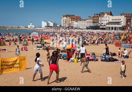 Margate, Großbritannien. 6. August 2016. Margate Beach Isle Of Thanet Kent UK. Tausende von Feiernden am Meer auf "Soul Festival" am Wochenende 08.06.2016 Credit: Martyn Goddard/Alamy Live News Stockfoto