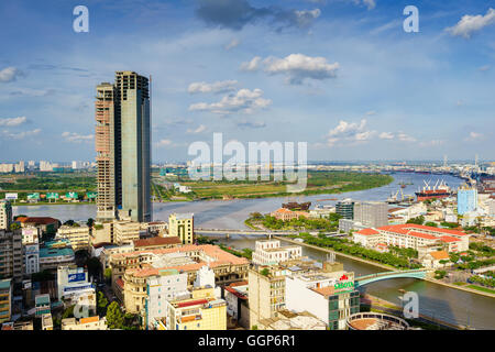 Ho Chi Minh City (Saigon) Skyline mit bunten Haus im Sonnenuntergang, Vietnam. Stockfoto