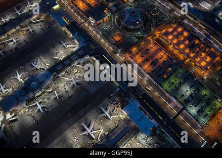 Luftaufnahme der Flugzeuge geparkt in Flughafen gates Stockfoto