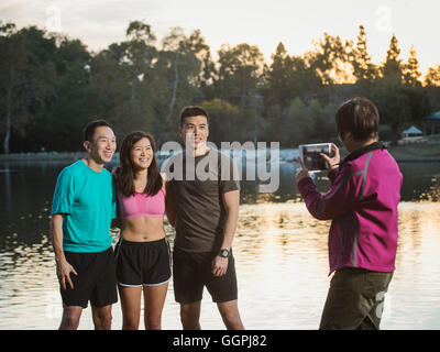 Chinesischen Familie Aufnahme Foto im park Stockfoto