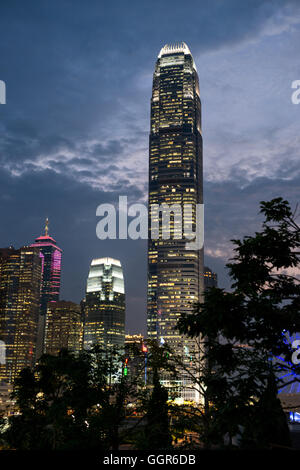 Hong Kong, Hong Kong SAR,China.21st September 2015 Lichter der Skyline von Hong Kong. Das IFC zwei Gebäude dominiert der skyli Stockfoto