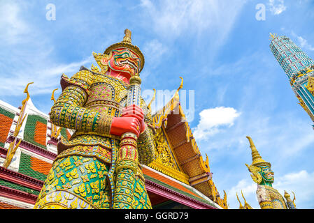 Thai gigantische Statue im Tempel. Stockfoto