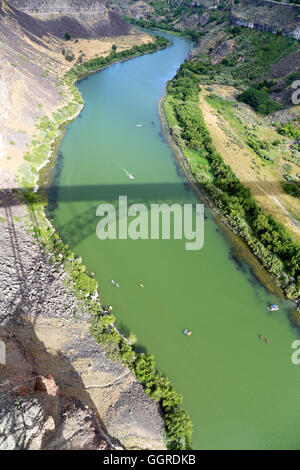 Schattierte Brücke über den Snake river Stockfoto