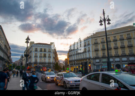 Puerta del Sol in der Abenddämmerung. Madrid, Spanien. Stockfoto