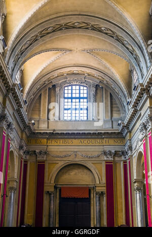 Hauptschiff der Metropolitan Kathedrale von Risurrezione di Nostro Signore Gesù Cristo von Ravenna. Emilia-Romagna. Italien. Stockfoto