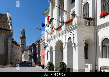 Sopron (Ödenburg): County Hall auf Fö ter betrachten Templom Utca (Kirchgasse) mit der evangelischen Kirche, Ungarn, Györ-Mos Stockfoto