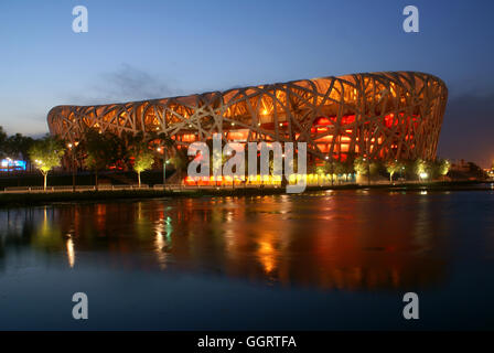 Chinas Nationalstadion oder Nest des Vogels Gastgeber der Olympischen Spiele 2008 in Peking - China Stockfoto