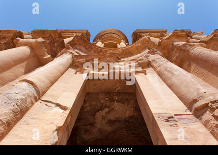 Das Ad Deir ("Kloster" Grab) in Petra, auch bekannt als die "Rose City", Jordanien, Naher Osten. Stockfoto