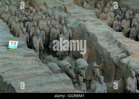 Die Terrakotta-Armee ist eine Sammlung von Terrakotta-Skulpturen, die Darstellung der Armeen des ersten Kaisers von China. XI Stockfoto