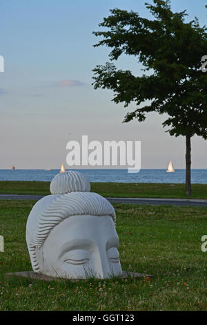 Ein Kreis der Köpfe auf der Seepromenade im Lincoln Park in der Nähe von Fullerton Ave ist Bestandteil der öffentlichen Kunstwerke in Chicago Stockfoto