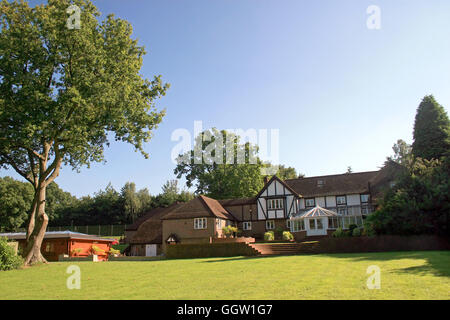 Ein großes Anwesen Haus, Tudor Stil in Großbritannien. Stockfoto