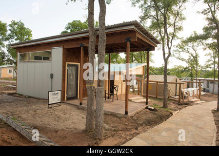 Mikro-Häuser am Meister-plante Nachbarschaft, die Schutz und Gemeinschaft für chronisch obdachlose Erwachsene in Austin TX bietet Stockfoto