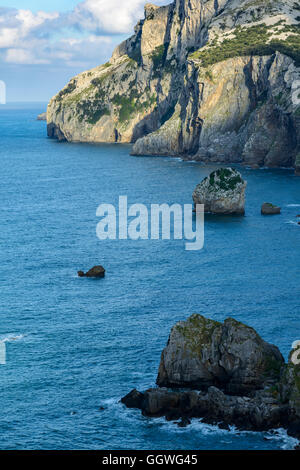 Panoramablick über den Strand San Julian, Liendo, Kantabrien, Spanien, Europa Stockfoto