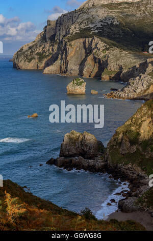 Panoramablick über den Strand San Julian, Liendo, Kantabrien, Spanien, Europa Stockfoto