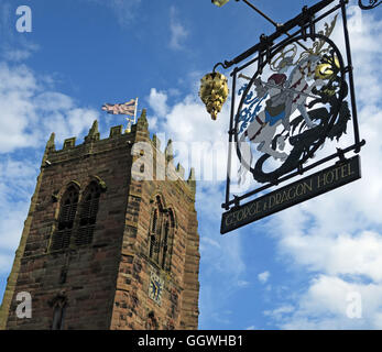 George und der Drache-Schmiedeeisen-Zeichen und St. Marys Church, Great Budworth, Cheshire, England, UK Stockfoto