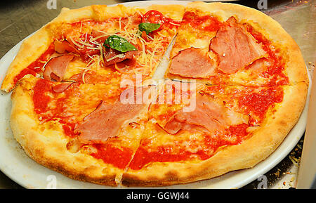 Prague Charles Square Tag italienische Küche Pizza Stockfoto