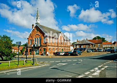 Rathaus und Marktplatz, Easingwold, Yorkshire Stockfoto