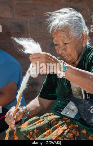 Ganado, Arizona - ein Schaf, Wolle und Werkstatt für Weberei am Hubbell Trading Post auf der Navajo-Nation. Stockfoto