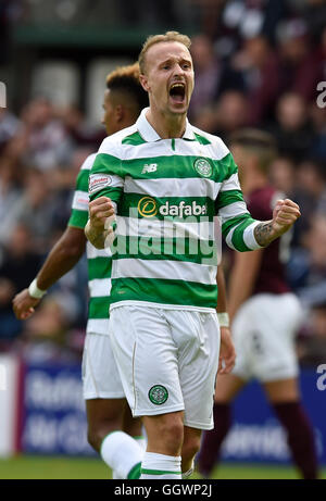 Celtic's Leigh Griffiths feiert, nachdem Teamkollege Scott Sinclair beim Ladbrokes Scottish Premiership Match in Tynecastle, Edinburgh, das Siegtor seiner Mannschaft erzielte. Stockfoto