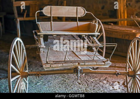 Ganado, Arizona - ein Wagen in die Scheune am Hubbell Trading Post. Stockfoto