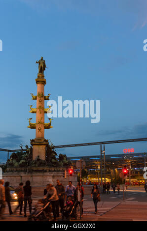 Wien, Wien: Praterstern mit Admiral Wilhelm von Tegetthoff-Denkmal und Praterstern station, Österreich, Wien, 02. Stockfoto