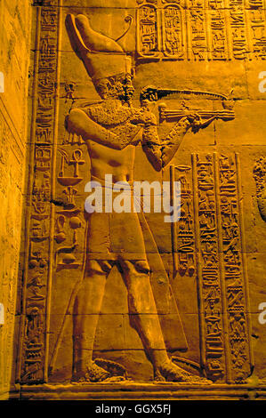 Bas-Relief des Pharaos an der Wand mit der berühmten "König Liste" in den Tempel von Sethos I bei Abydos. Stockfoto