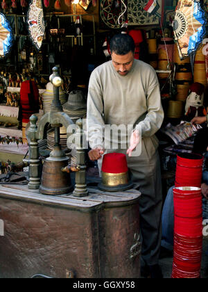 Beduinen, Fes-Hüte in ein Souvenir machen stall an Muhammad Ali Mosque in islamischen Kairo-Ägypten. Stockfoto