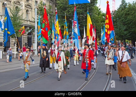 Zürich - 1. AUGUST: Nationalfeiertag-Parade am 1. August 2009 in Zürich, Schweiz. Vertreter der Berufsgruppen in Stockfoto