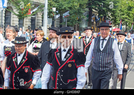 Zürich - 1. AUGUST: Nationalfeiertag-Parade am 1. August 2016 in Zürich, Schweiz. Vertreter des Kantons Appenzeller in Stockfoto