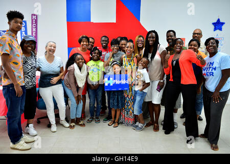 MIAMI GARDENS, FL - AUGUST 06: Tichina Arnold Besuch der Hillary für Florida Freiwilligen Telefon Bank und Wählerregistrierung im Florida demokratische Partei Miami Gardens Büro am Samstag, 6. August 2016 in Miami Gardens, Florida. Bildnachweis: MPI10 / MediaPunch Stockfoto