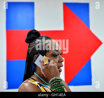 MIAMI GARDENS, FL - AUGUST 06: Tichina Arnold Besuch der Hillary für Florida Freiwilligen Telefon Bank und Wählerregistrierung im Florida demokratische Partei Miami Gardens Büro am Samstag, 6. August 2016 in Miami Gardens, Florida. Bildnachweis: MPI10 / MediaPunch Stockfoto